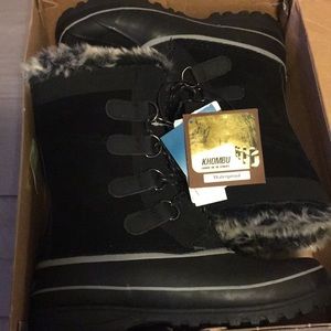 NWT and box Khombu Women's snow boots!❄️